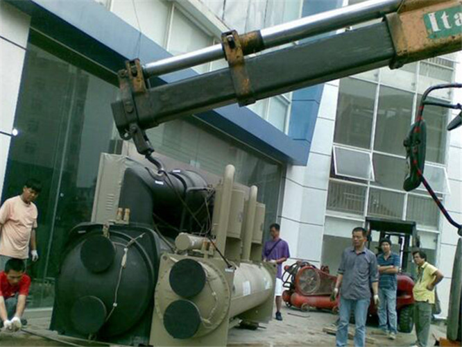 临沂市随车吊和汽车吊的核心区别是什么？哪种更省钱？