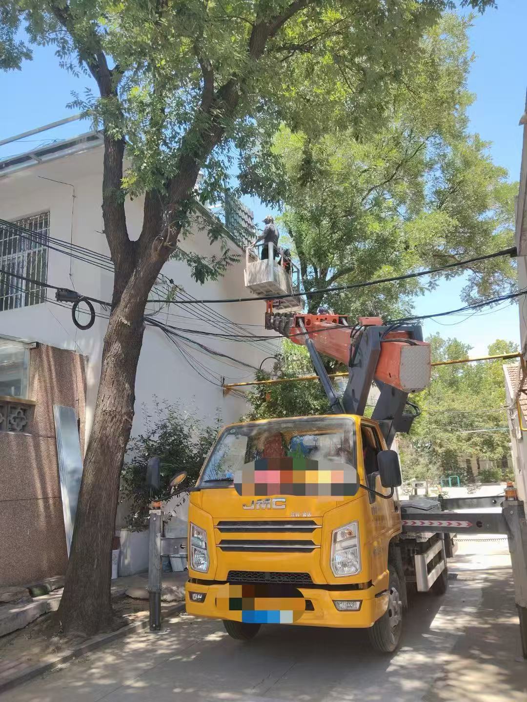 临沂市高空作业车能吊装重物吗？最大承载多少公斤？